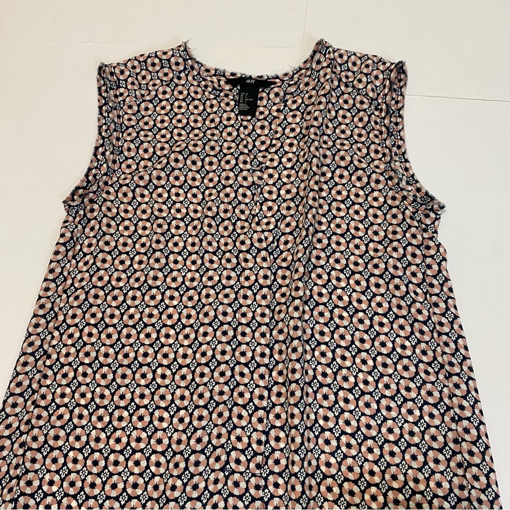 83. ⭐️H&M floral no sleeves top size 2 - Picture 3 of 6